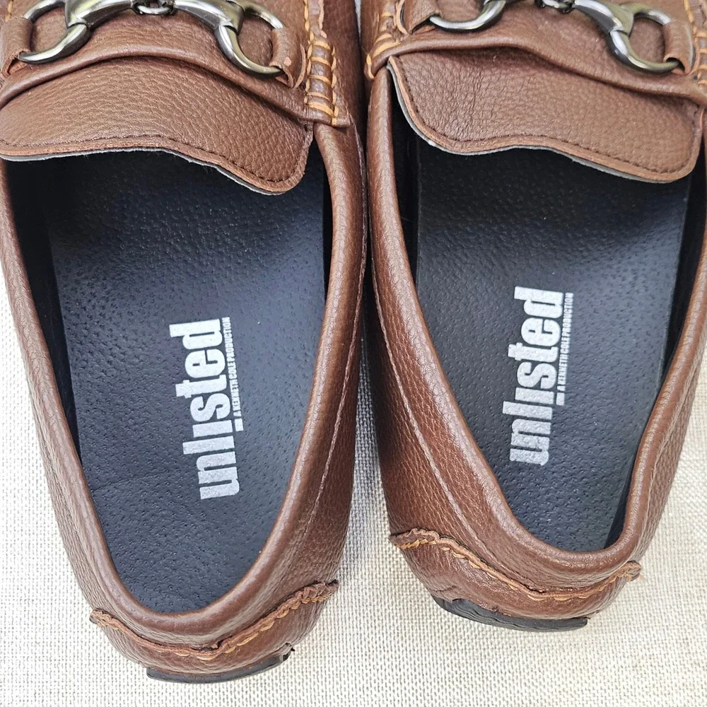Kenneth Cole Unlisted minimal signs